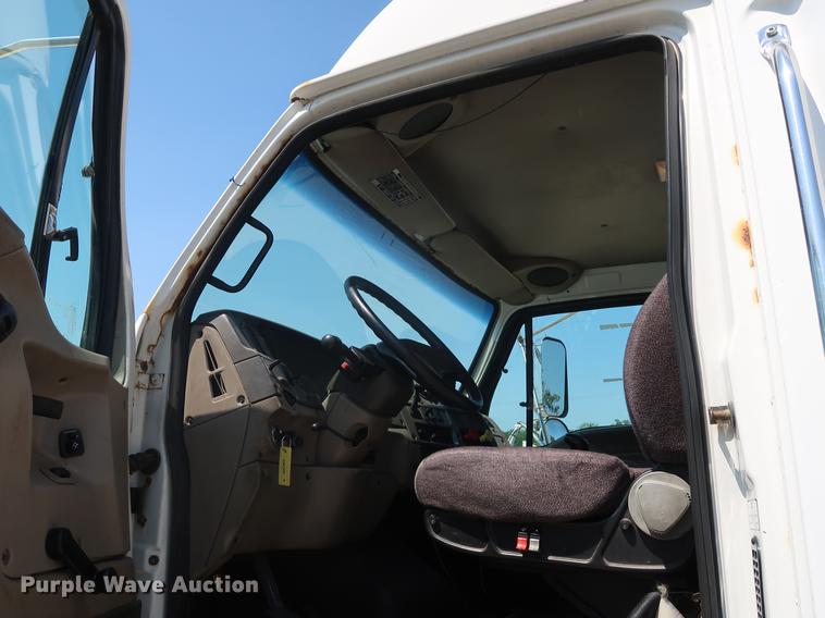 image for item EP9438 2005 Sterling AT9500 semi truck