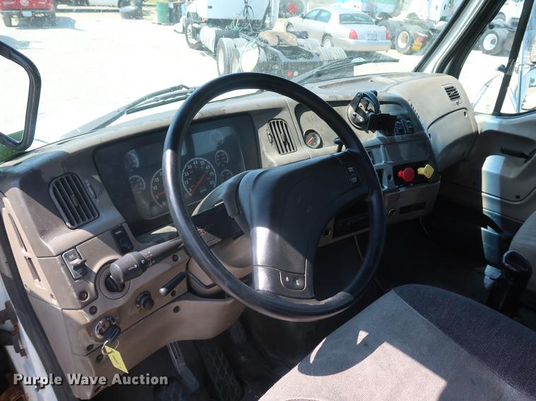 image for item EP9438 2005 Sterling AT9500 semi truck