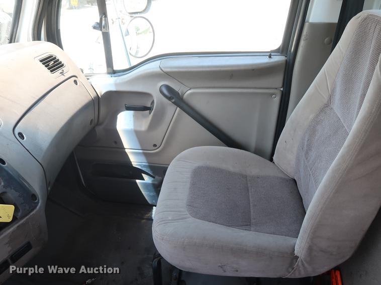 image for item EP9438 2005 Sterling AT9500 semi truck