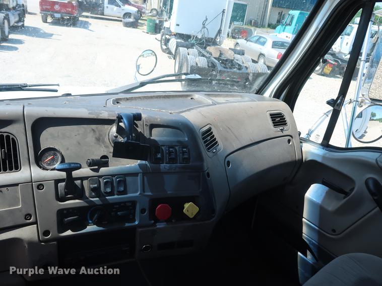 image for item EP9438 2005 Sterling AT9500 semi truck