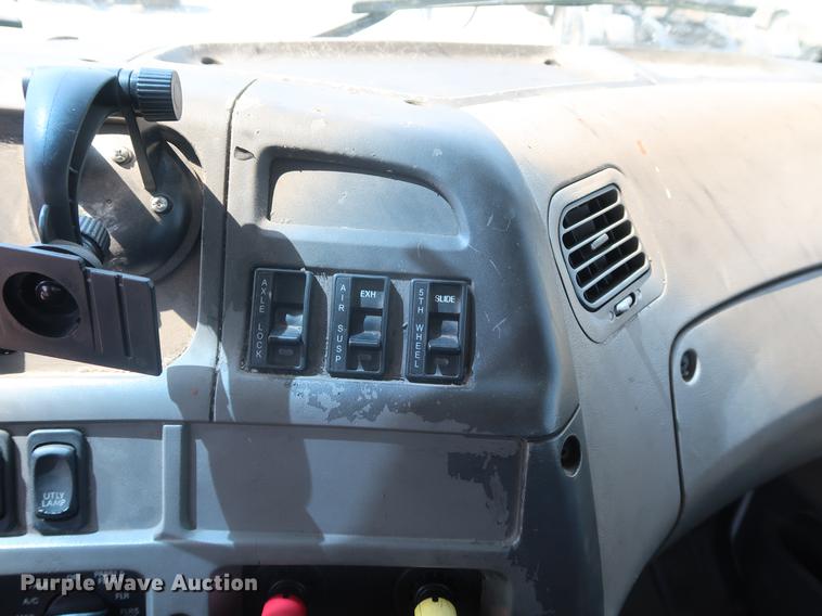 image for item EP9438 2005 Sterling AT9500 semi truck