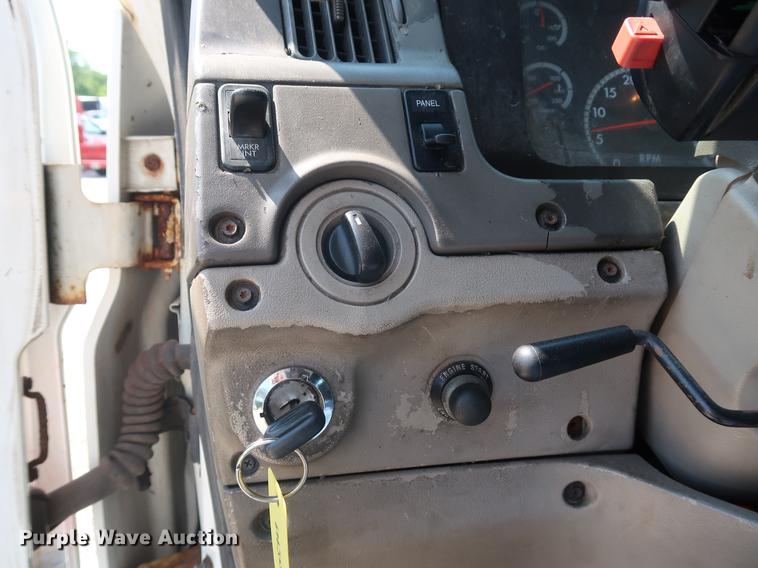 image for item EP9438 2005 Sterling AT9500 semi truck