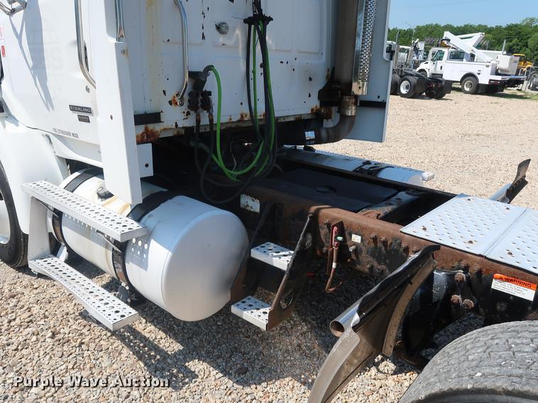 image for item EP9438 2005 Sterling AT9500 semi truck