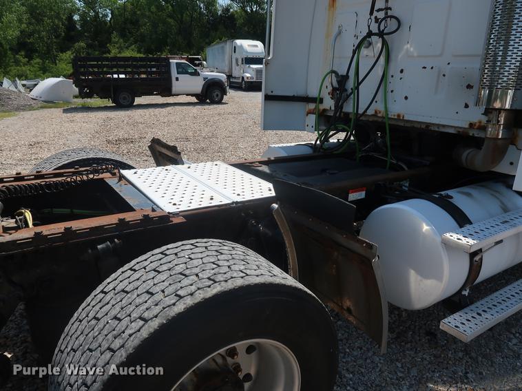 image for item EP9438 2005 Sterling AT9500 semi truck