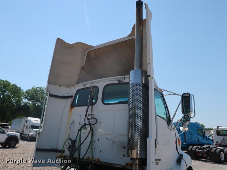 image for item EP9438 2005 Sterling AT9500 semi truck
