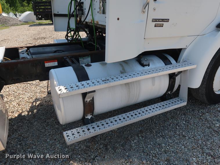 image for item EP9438 2005 Sterling AT9500 semi truck