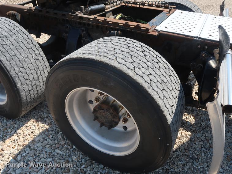 image for item EP9438 2005 Sterling AT9500 semi truck