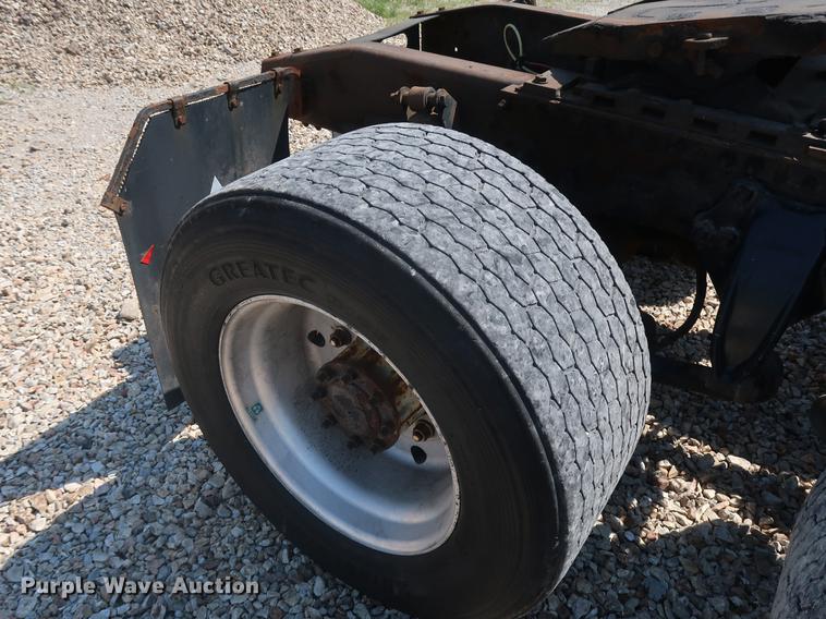 image for item EP9438 2005 Sterling AT9500 semi truck