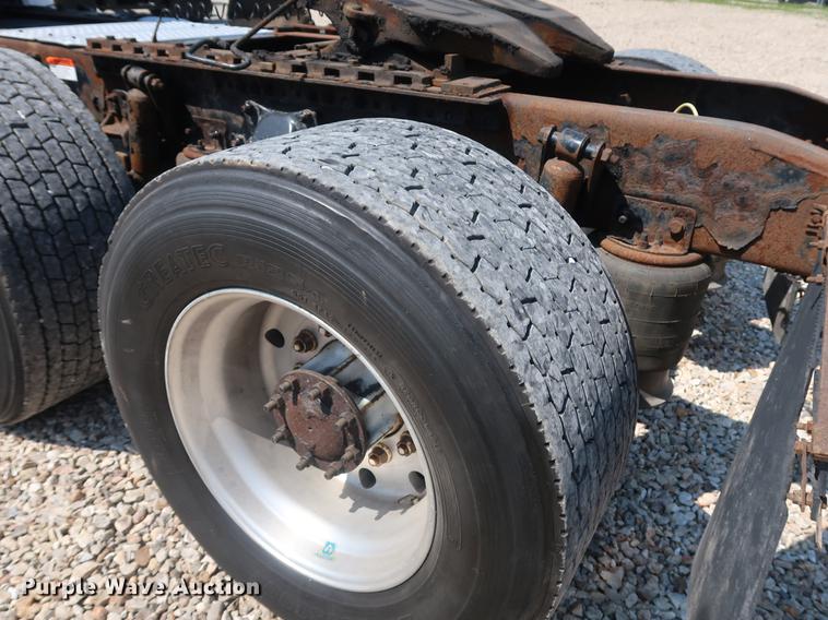 image for item EP9438 2005 Sterling AT9500 semi truck