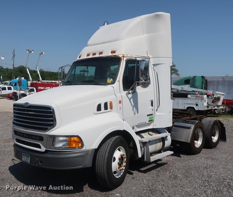 image for item EP9439 2005 Sterling AT9500 semi truck