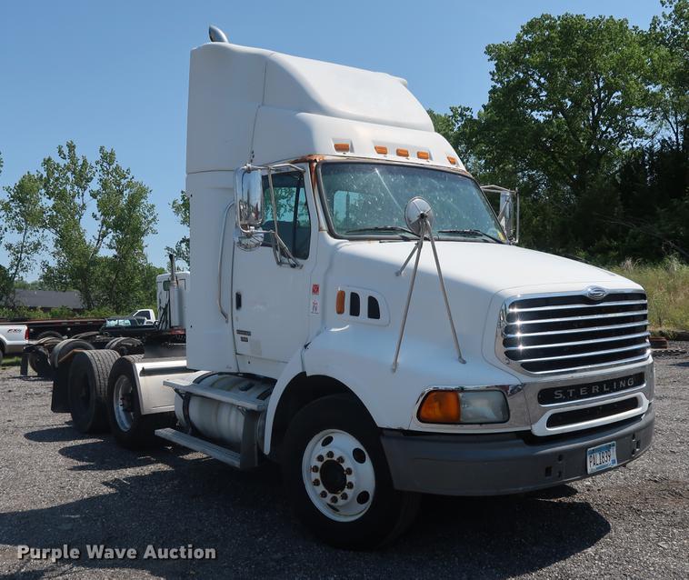 image for item EP9439 2005 Sterling AT9500 semi truck