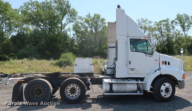 image for item EP9439 2005 Sterling AT9500 semi truck