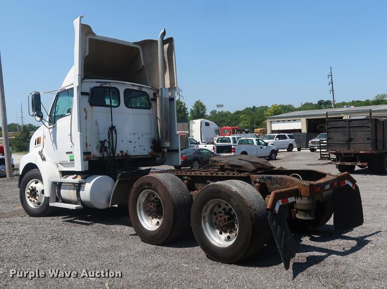 image for item EP9439 2005 Sterling AT9500 semi truck