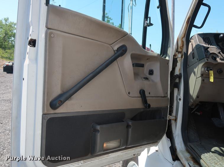 image for item EP9439 2005 Sterling AT9500 semi truck