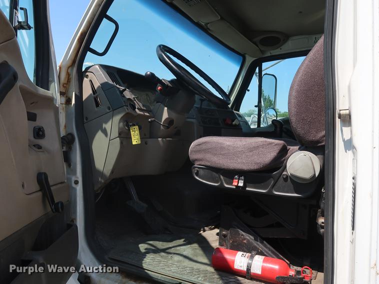 image for item EP9439 2005 Sterling AT9500 semi truck