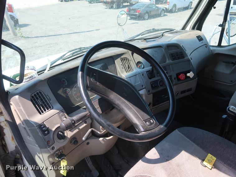 image for item EP9439 2005 Sterling AT9500 semi truck
