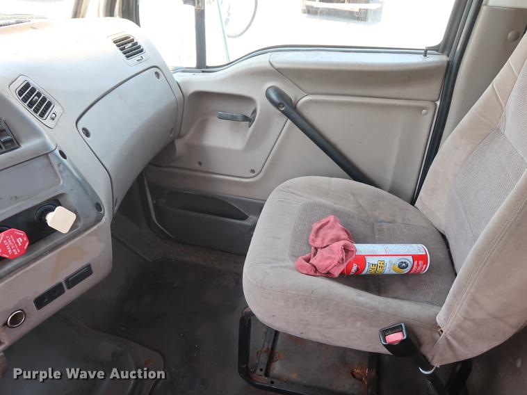 image for item EP9439 2005 Sterling AT9500 semi truck