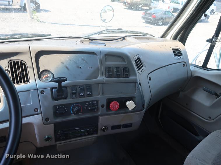 image for item EP9439 2005 Sterling AT9500 semi truck