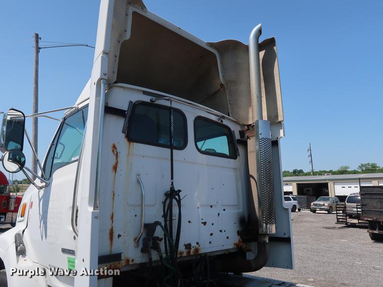 image for item EP9439 2005 Sterling AT9500 semi truck