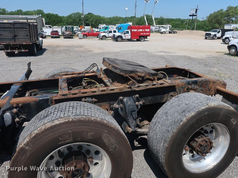 image for item EP9439 2005 Sterling AT9500 semi truck