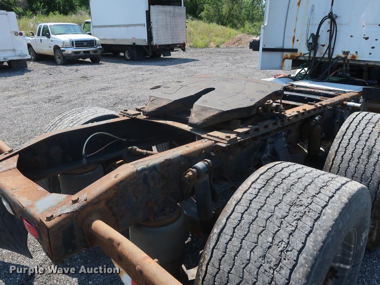 image for item EP9439 2005 Sterling AT9500 semi truck