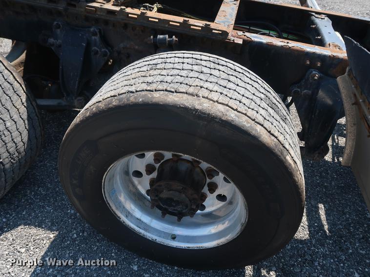 image for item EP9439 2005 Sterling AT9500 semi truck