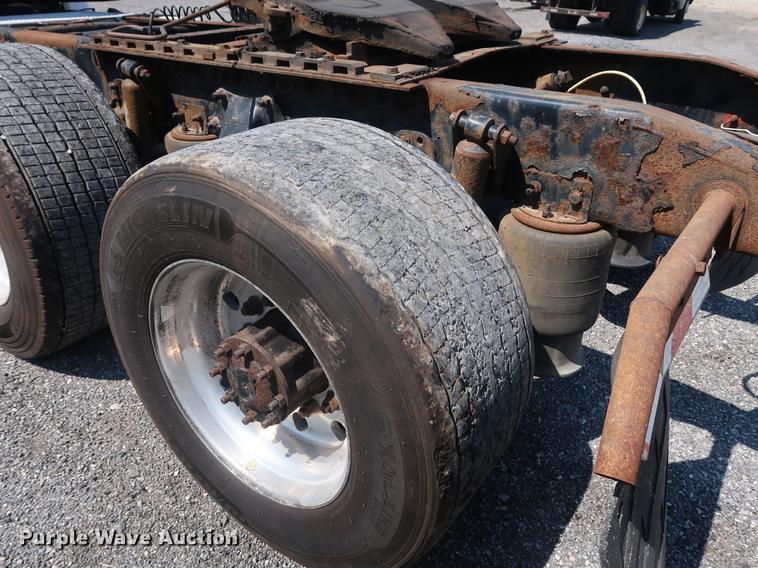 image for item EP9439 2005 Sterling AT9500 semi truck