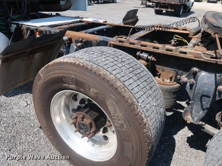 image for item EP9439 2005 Sterling AT9500 semi truck