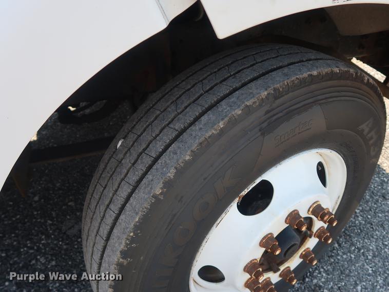 image for item EP9439 2005 Sterling AT9500 semi truck