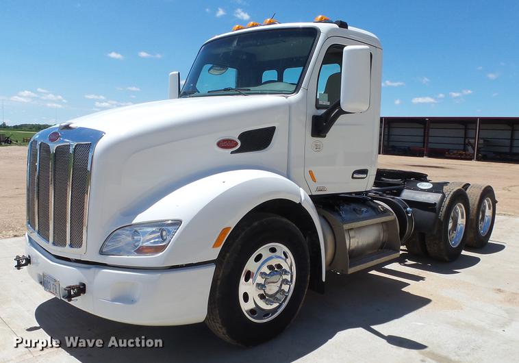 image for item EZ9496 2013 Peterbilt 579 semi truck