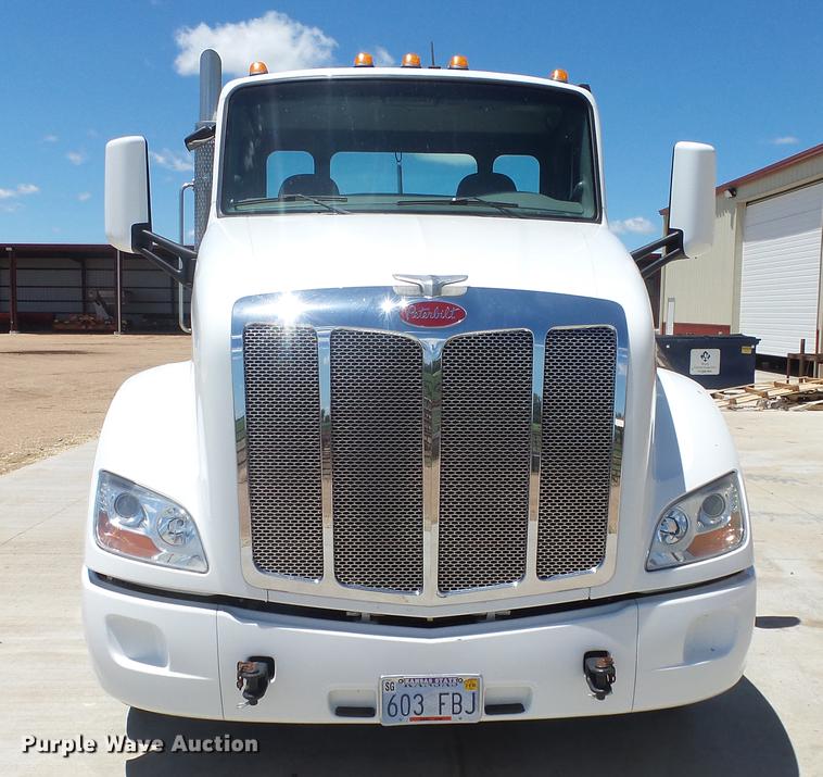 image for item EZ9496 2013 Peterbilt 579 semi truck