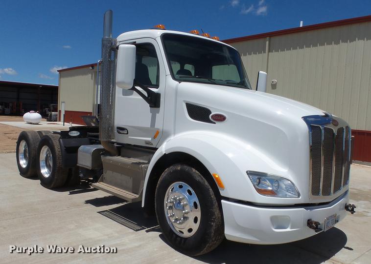 image for item EZ9496 2013 Peterbilt 579 semi truck