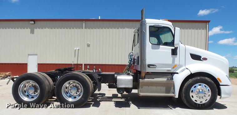 image for item EZ9496 2013 Peterbilt 579 semi truck