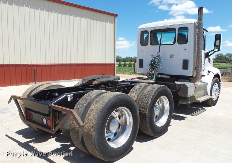 image for item EZ9496 2013 Peterbilt 579 semi truck