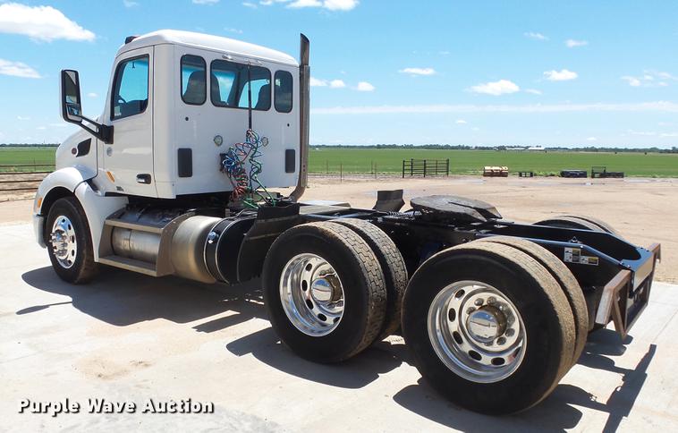 image for item EZ9496 2013 Peterbilt 579 semi truck