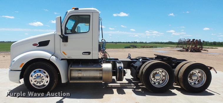 image for item EZ9496 2013 Peterbilt 579 semi truck