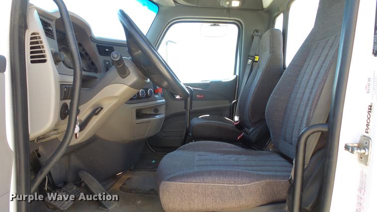 image for item EZ9496 2013 Peterbilt 579 semi truck