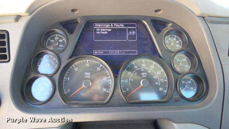 image for item EZ9496 2013 Peterbilt 579 semi truck