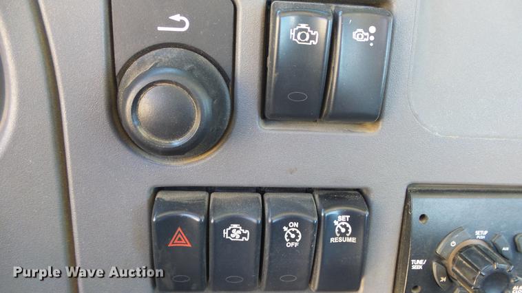 image for item EZ9496 2013 Peterbilt 579 semi truck