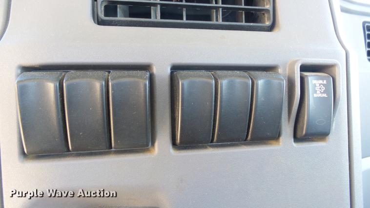 image for item EZ9496 2013 Peterbilt 579 semi truck