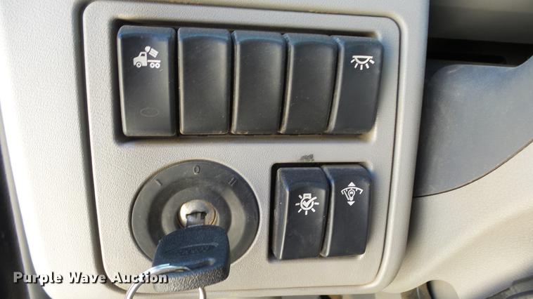 image for item EZ9496 2013 Peterbilt 579 semi truck