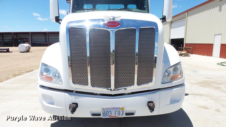 image for item EZ9496 2013 Peterbilt 579 semi truck