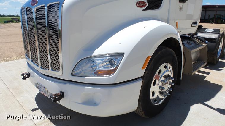 image for item EZ9496 2013 Peterbilt 579 semi truck