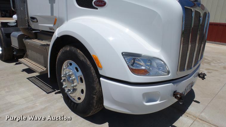 image for item EZ9496 2013 Peterbilt 579 semi truck