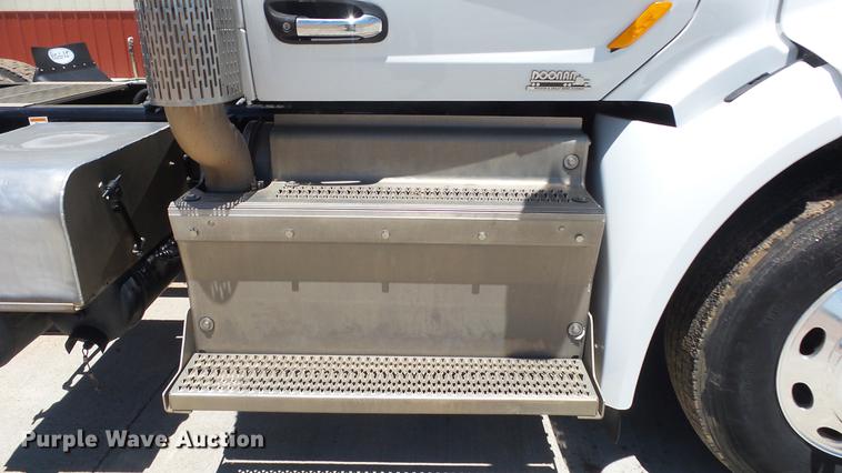 image for item EZ9496 2013 Peterbilt 579 semi truck