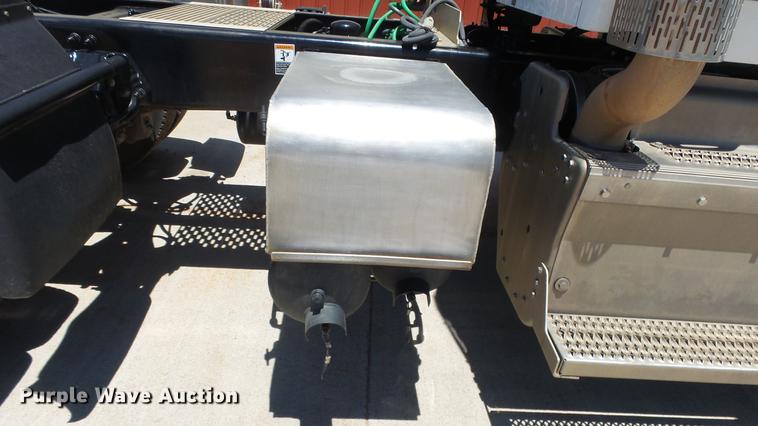 image for item EZ9496 2013 Peterbilt 579 semi truck