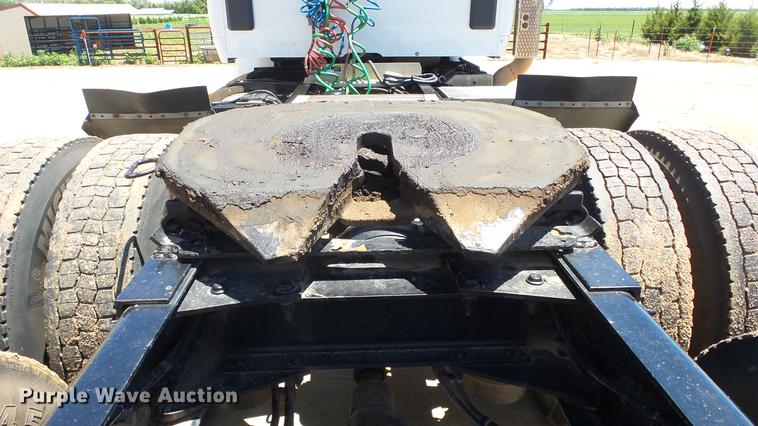 image for item EZ9496 2013 Peterbilt 579 semi truck