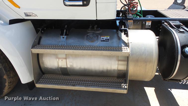 image for item EZ9496 2013 Peterbilt 579 semi truck