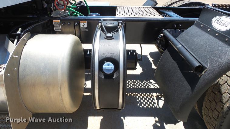 image for item EZ9496 2013 Peterbilt 579 semi truck