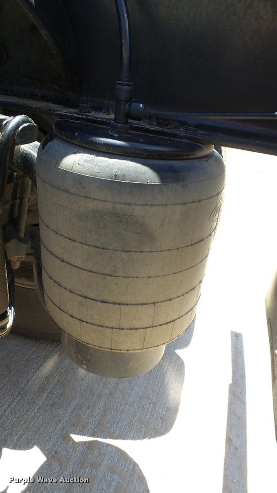 image for item EZ9496 2013 Peterbilt 579 semi truck